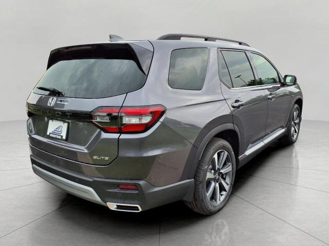 2025 Honda Pilot Vehicle Photo in Oshkosh, WI 54904