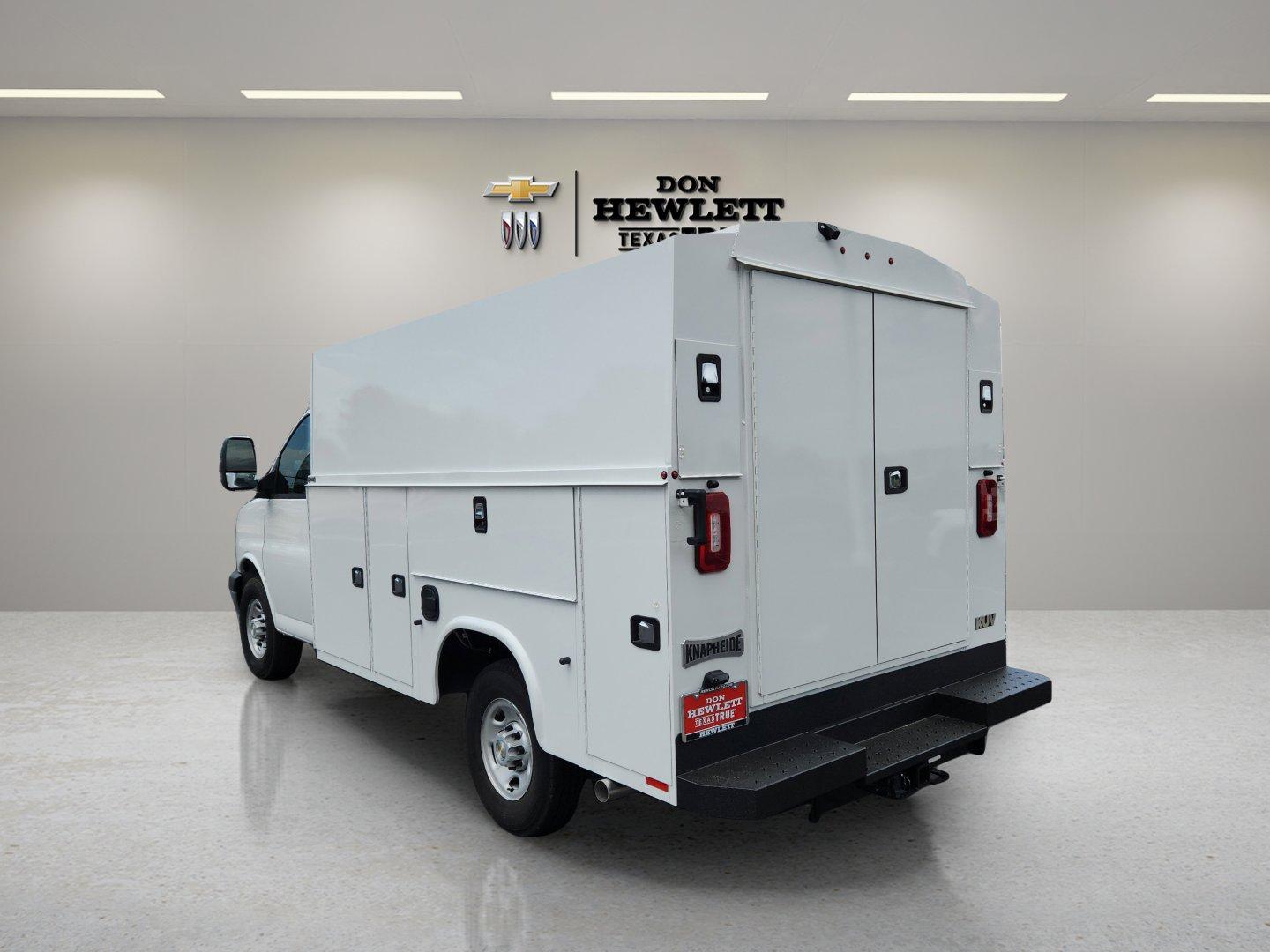 2025 Chevrolet Express Cutaway 3500 Vehicle Photo in GEORGETOWN, TX 78626-7508