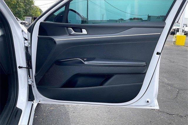 2022 Kia K5 Vehicle Photo in INDEPENDENCE, MO 64055-1314
