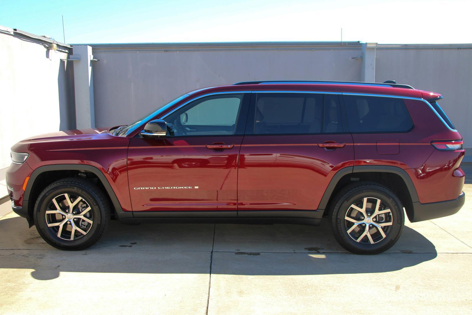 2024 Jeep Grand Cherokee L Vehicle Photo in SUGAR LAND, TX 77478