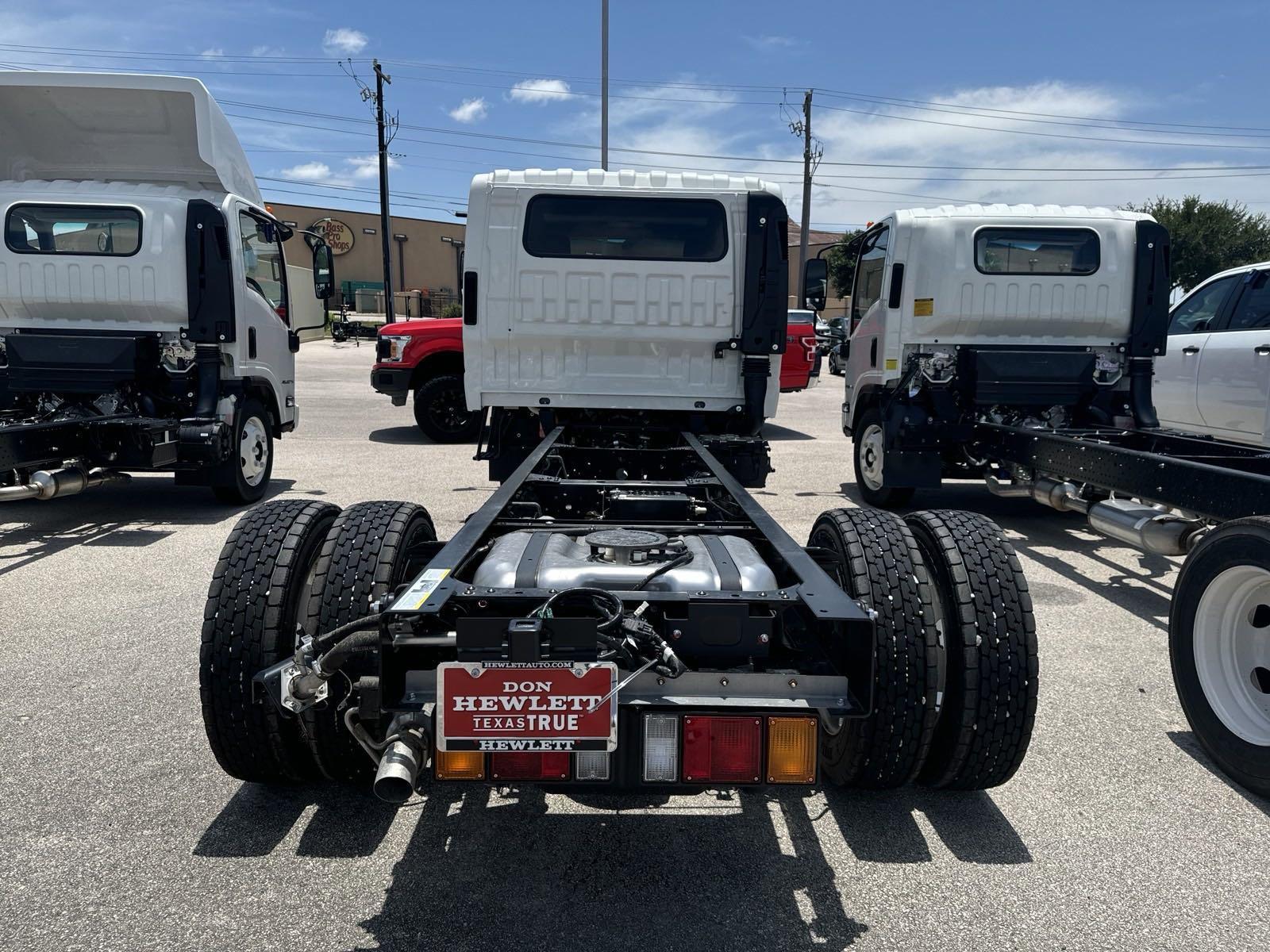 2025 Chevrolet Low Cab Forward 5500 XG Vehicle Photo in GEORGETOWN, TX 78626-7508