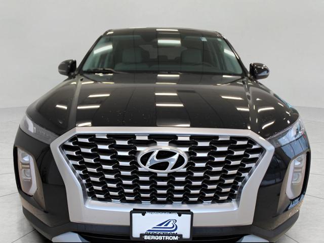 Used 2022 Hyundai Palisade SE with VIN KM8R14HE9NU374002 for sale in Green Bay, WI