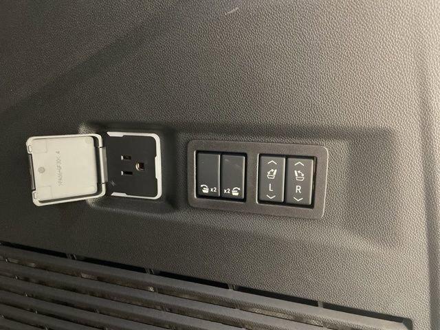 2025 Chevrolet Tahoe Vehicle Photo in PHOENIX, AZ 85014-3381