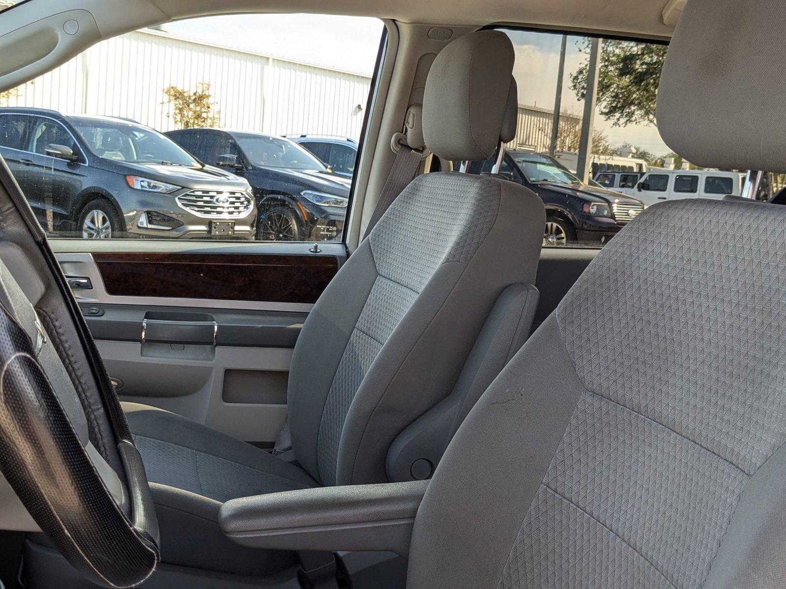 2010 Chrysler Town & Country Vehicle Photo in St. Petersburg, FL 33713