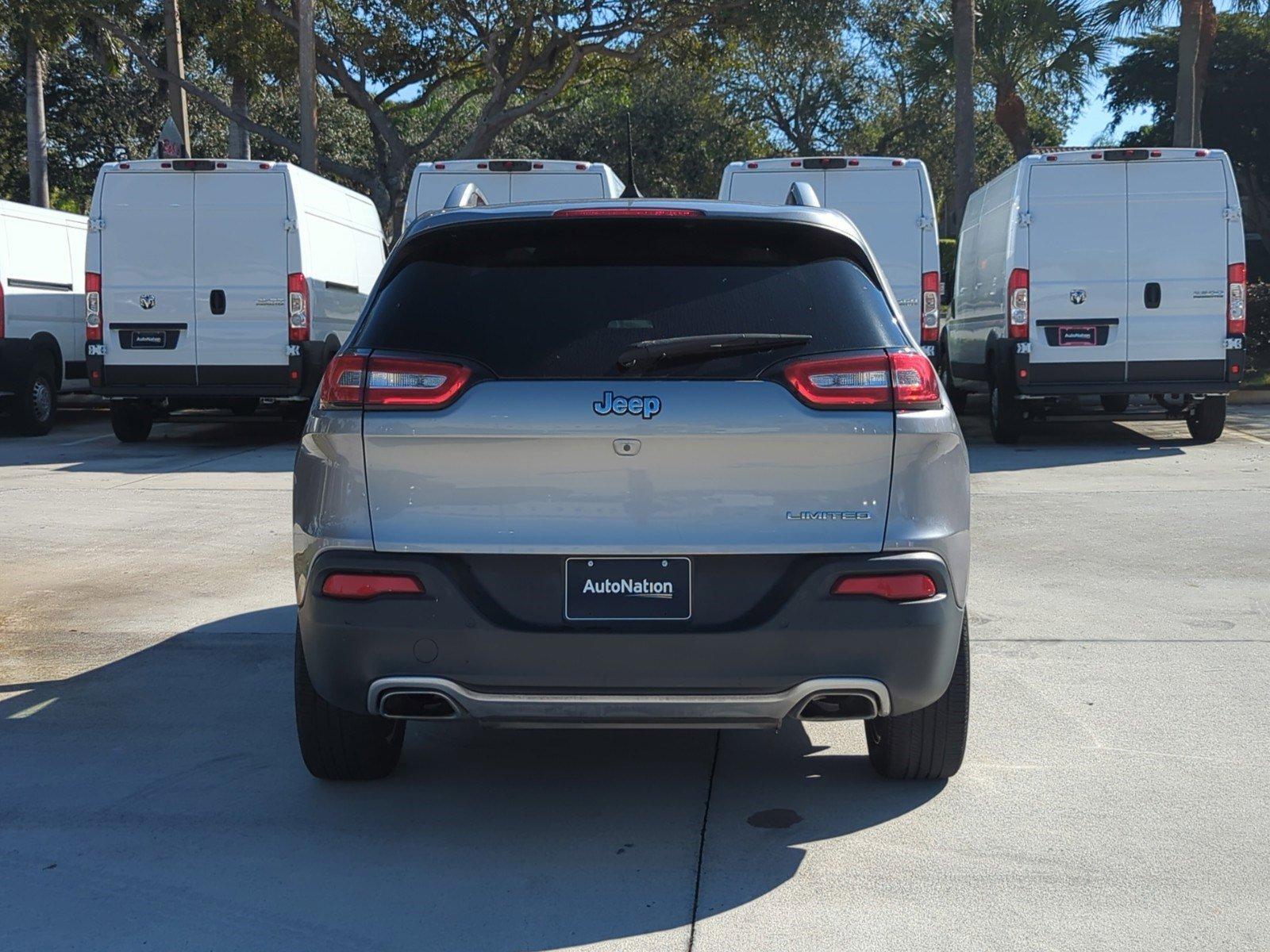 2017 Jeep Cherokee Vehicle Photo in Pembroke Pines, FL 33027