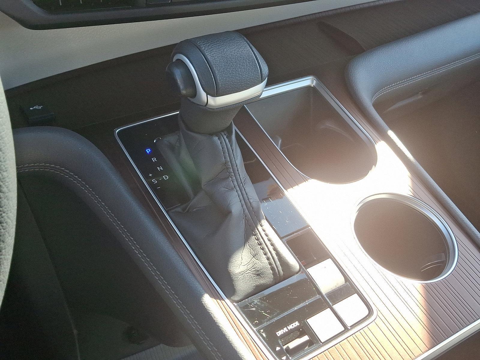 2022 Toyota Sienna Vehicle Photo in Trevose, PA 19053