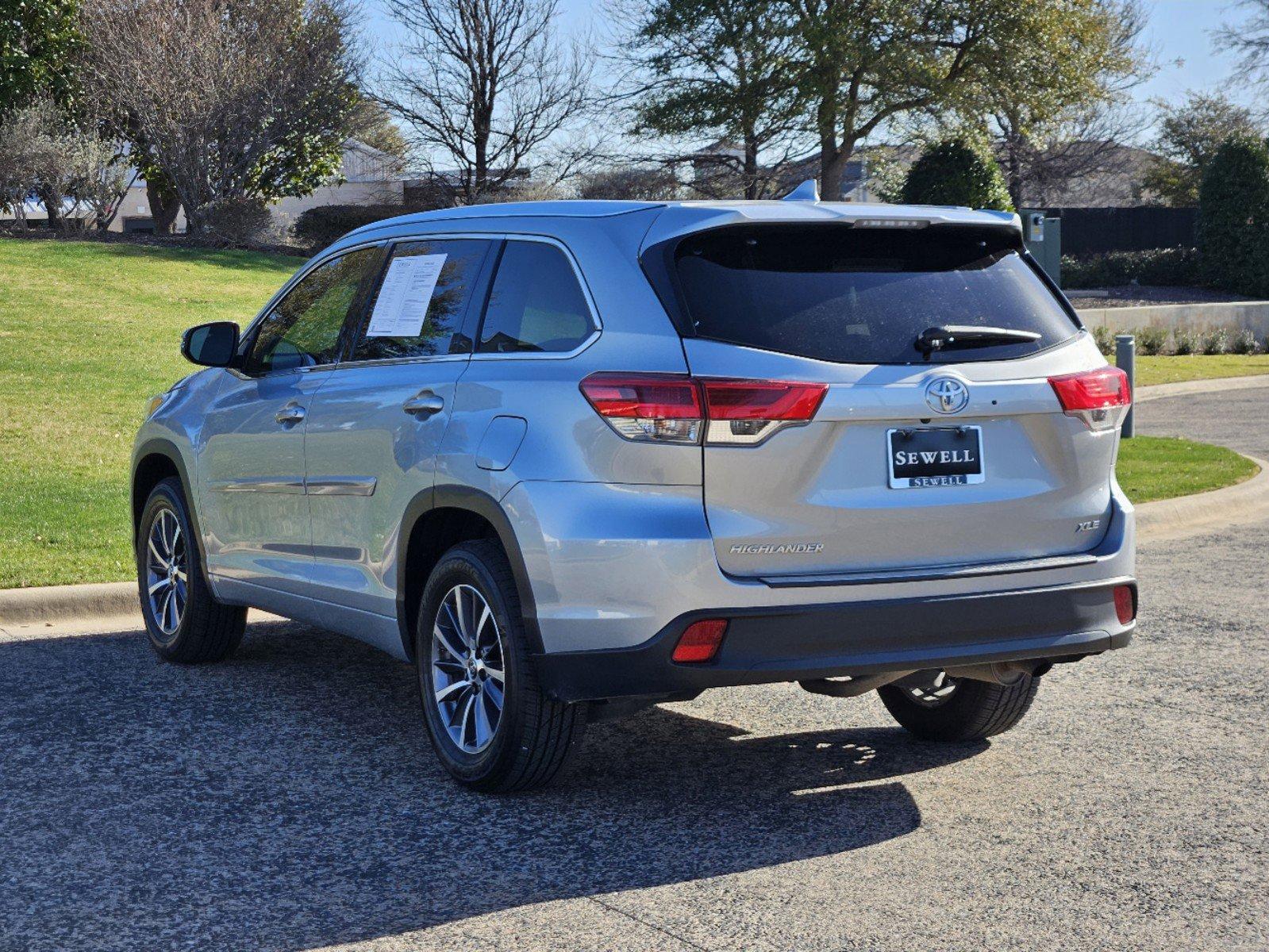 2018 Toyota Highlander Vehicle Photo in FORT WORTH, TX 76132