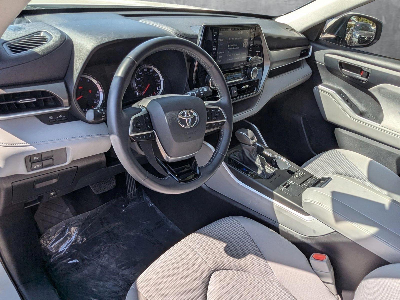 2021 Toyota Highlander Vehicle Photo in Miami, FL 33135