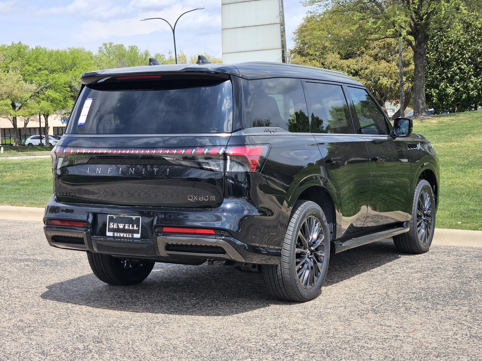2025 INFINITI QX80 Vehicle Photo in Fort Worth, TX 76132