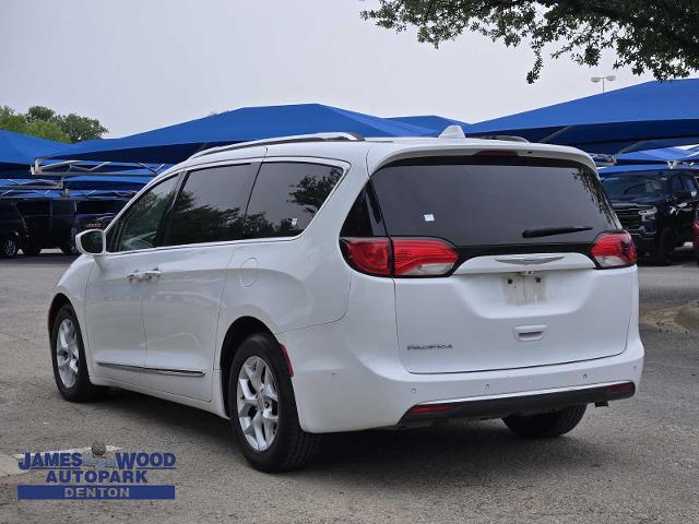 2017 Chrysler Pacifica Vehicle Photo in DENTON, TX 76210-9321