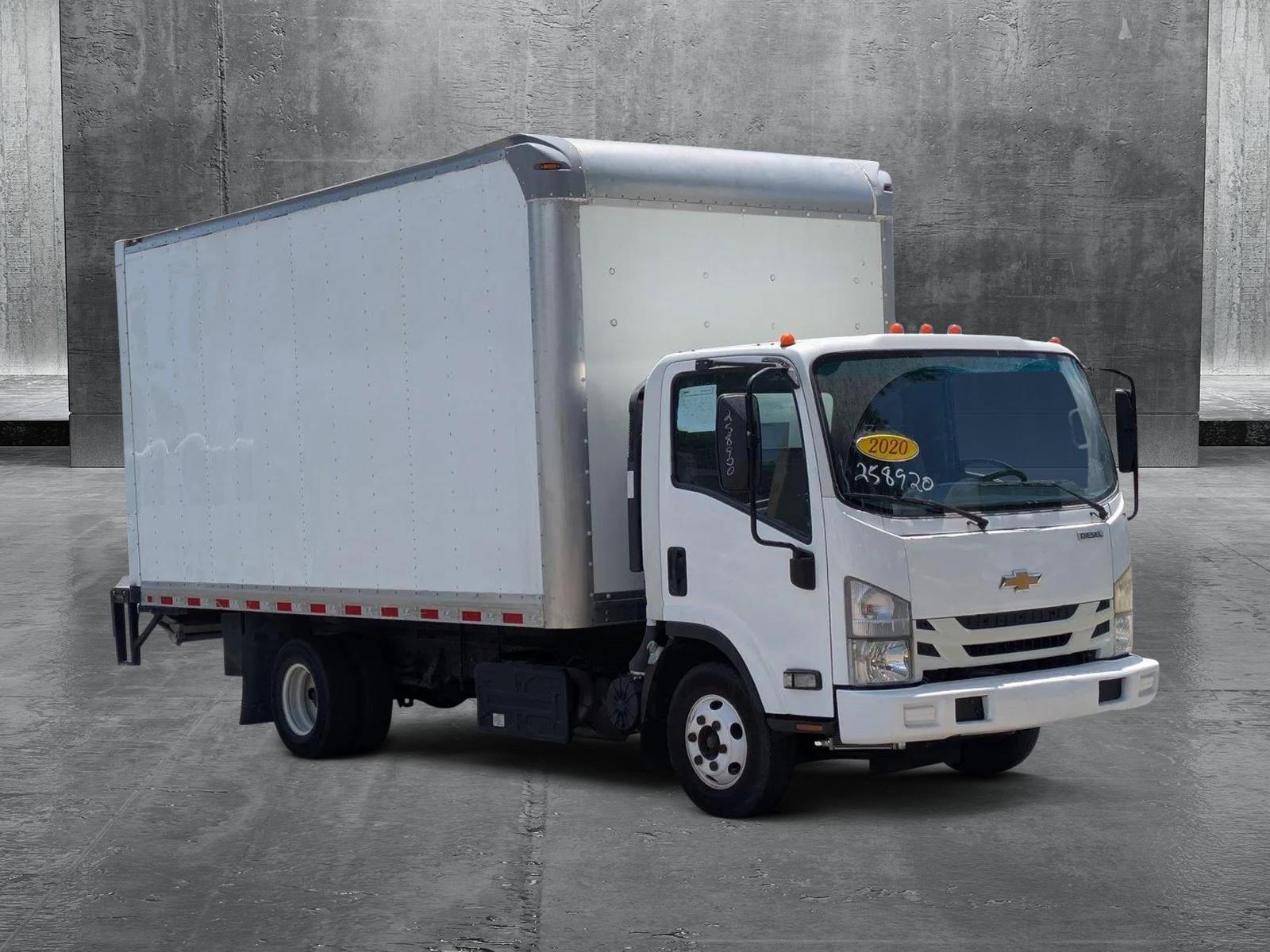 2020 Chevrolet Low Cab Forward 4500 HD Vehicle Photo in GREENACRES, FL 33463-3207