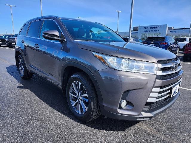 2017 Toyota Highlander Vehicle Photo in GREEN BAY, WI 54304-5303