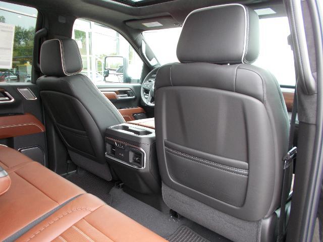 2025 GMC Sierra 2500 HD Vehicle Photo in LOWELL, MA 01852-4336