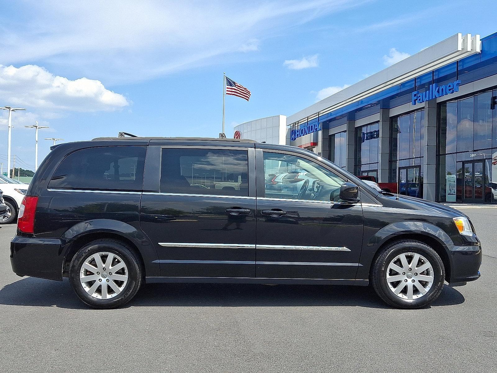 2016 Chrysler Town & Country Vehicle Photo in Harrisburg, PA 17111