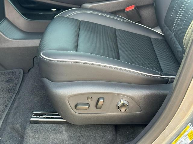 2025 Buick Enclave Vehicle Photo in COLUMBIA, MO 65203-3903