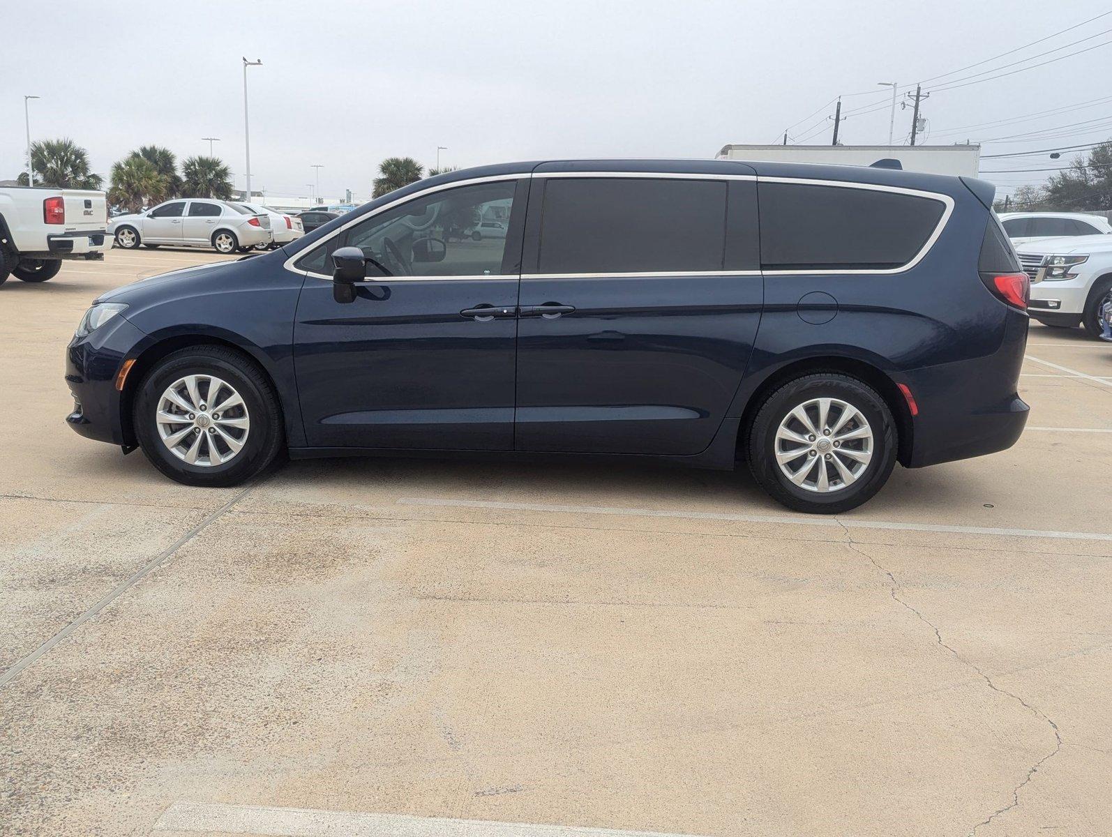 2017 Chrysler Pacifica Vehicle Photo in CORPUS CHRISTI, TX 78412-4902