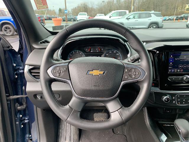 2022 Chevrolet Traverse Vehicle Photo in MOON TOWNSHIP, PA 15108-2571