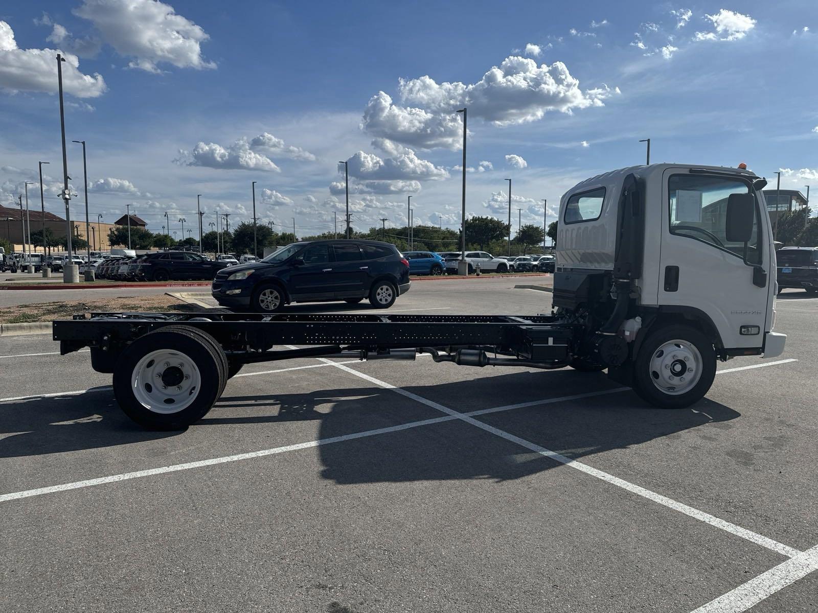 2025 Chevrolet Low Cab Forward 5500 XG Vehicle Photo in GEORGETOWN, TX 78626-7508