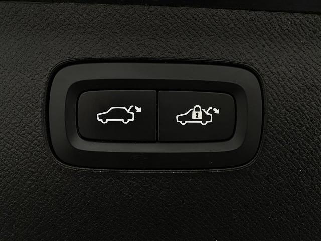 2022 Volvo XC90 Vehicle Photo in Appleton, WI 54913