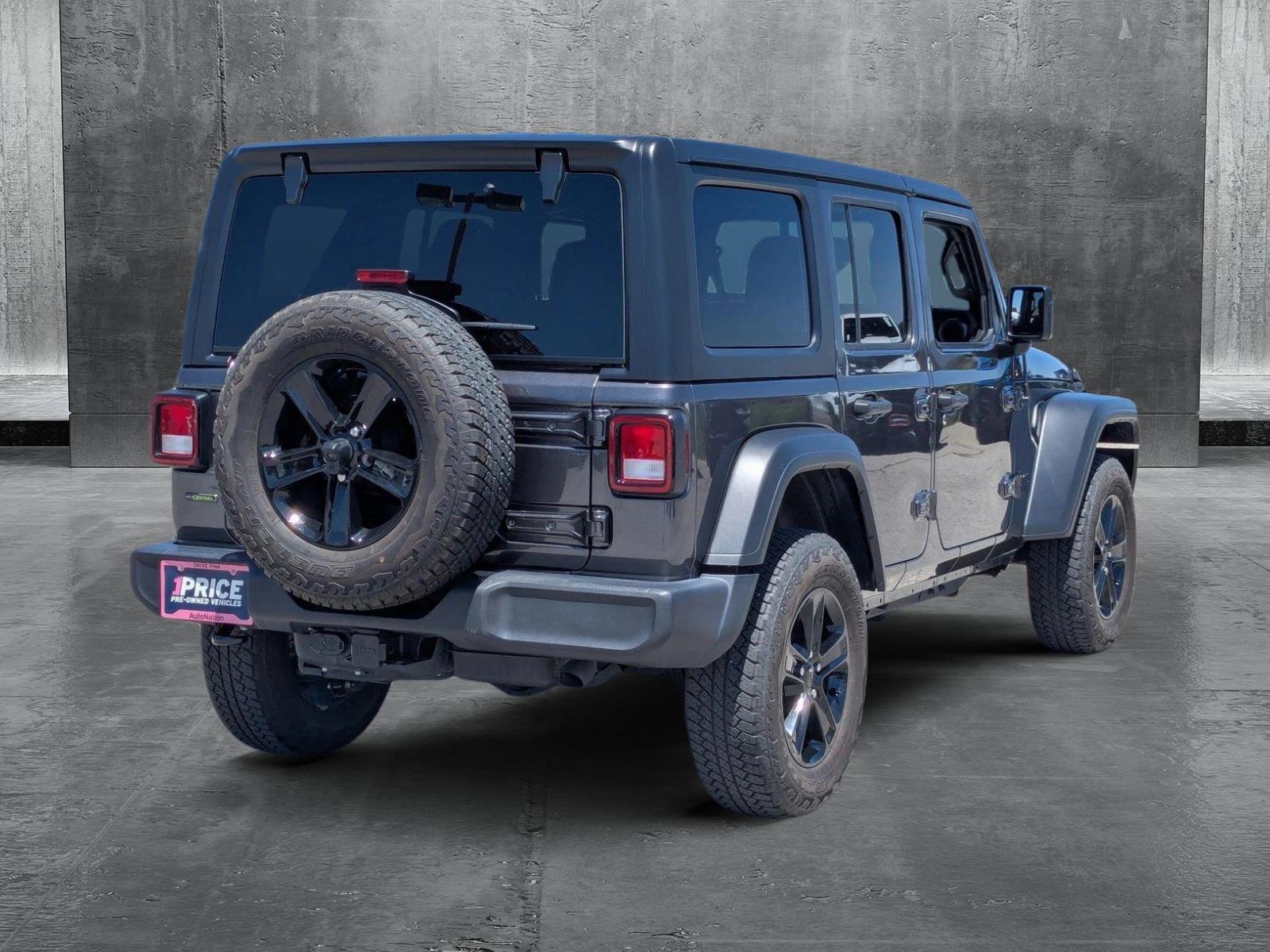 2022 Jeep Wrangler Vehicle Photo in Valencia, CA 91355