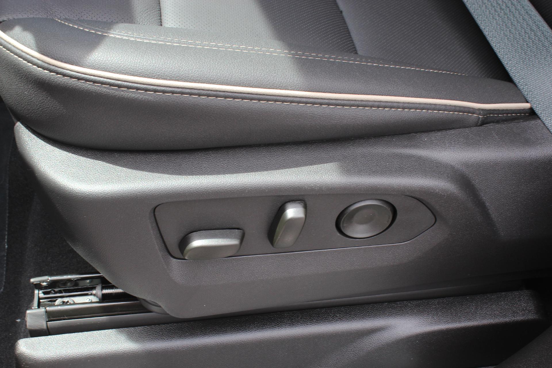 2025 GMC Yukon Vehicle Photo in AURORA, CO 80012-4011