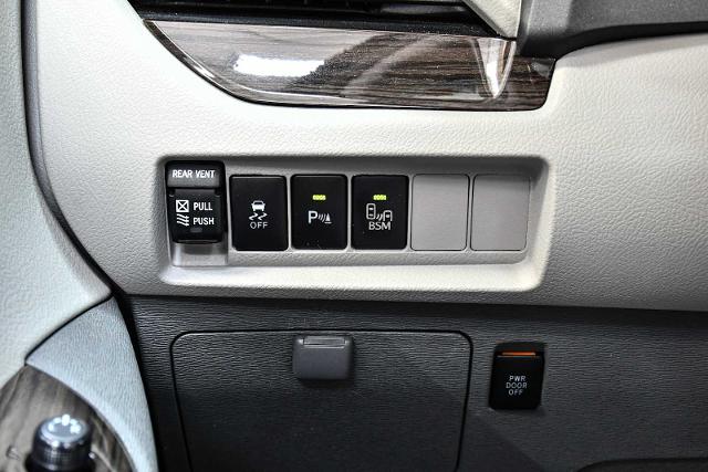 2016 Toyota Sienna Vehicle Photo in DALLAS, TX 75235