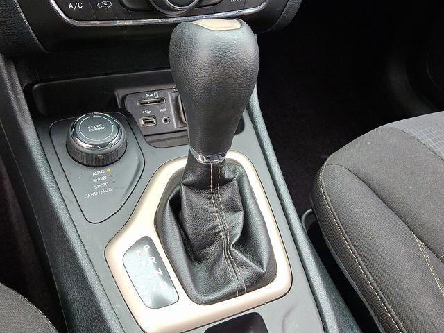 2016 Jeep Cherokee Vehicle Photo in DANBURY, CT 06810-5034