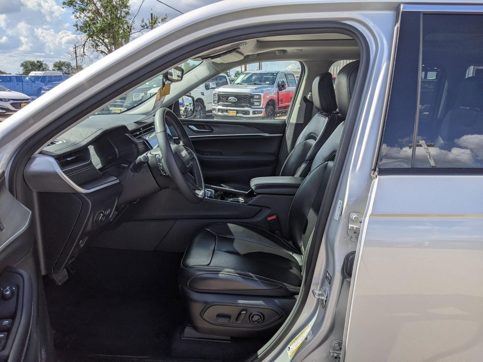 2023 Jeep Grand Cherokee Vehicle Photo in Seguin, TX 78155
