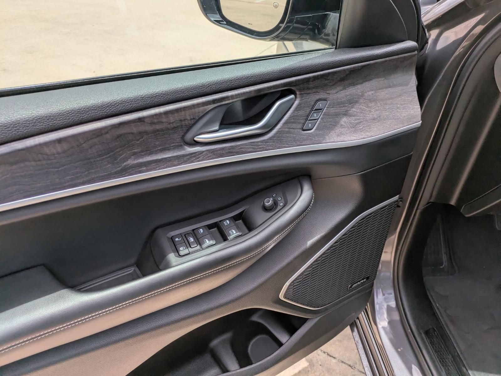 2022 Jeep Grand Cherokee L Vehicle Photo in SELMA, TX 78154-1460