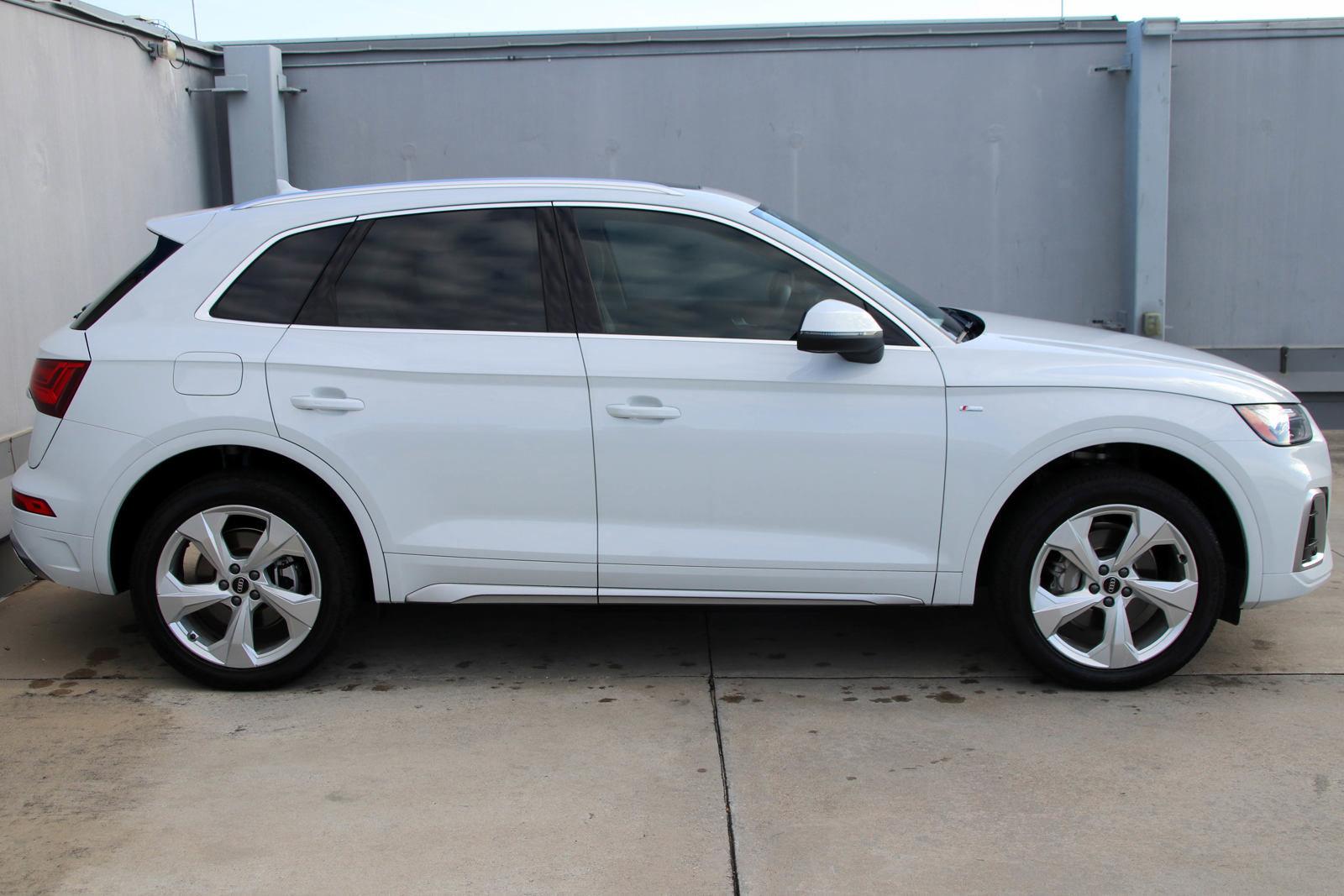 2024 Audi Q5 Vehicle Photo in SUGAR LAND, TX 77478