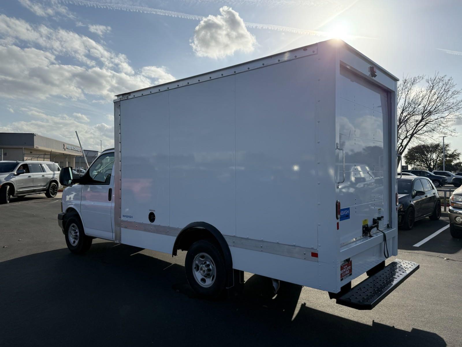 2024 Chevrolet Express Cutaway 3500 Vehicle Photo in GEORGETOWN, TX 78626-7508