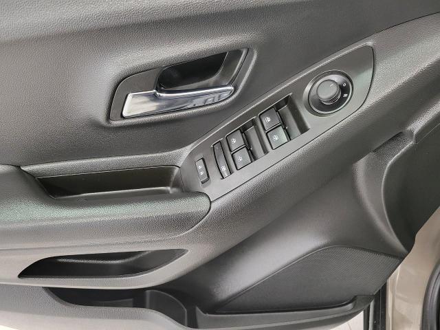 2022 Chevrolet Trax Vehicle Photo in NEENAH, WI 54956-2243