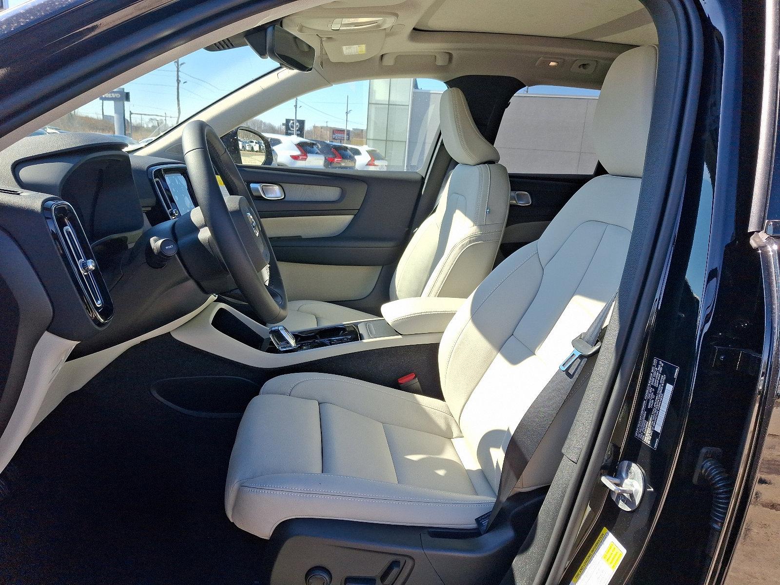 2025 Volvo XC40 Vehicle Photo in Trevose, PA 19053