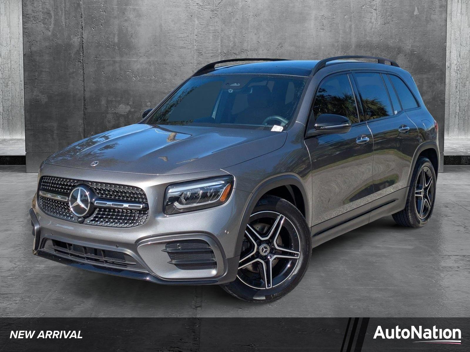 2025 Mercedes-Benz GLB Vehicle Photo in Sarasota, FL 34231