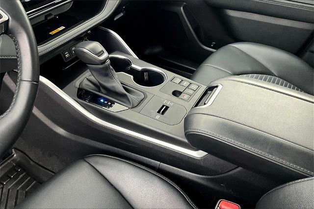 2024 Toyota Highlander Vehicle Photo in Grapevine, TX 76051