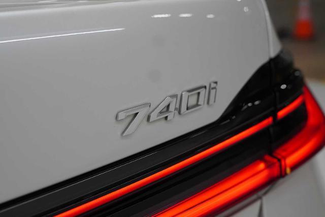 2022 BMW 740i Vehicle Photo in GRAPEVINE, TX 76051
