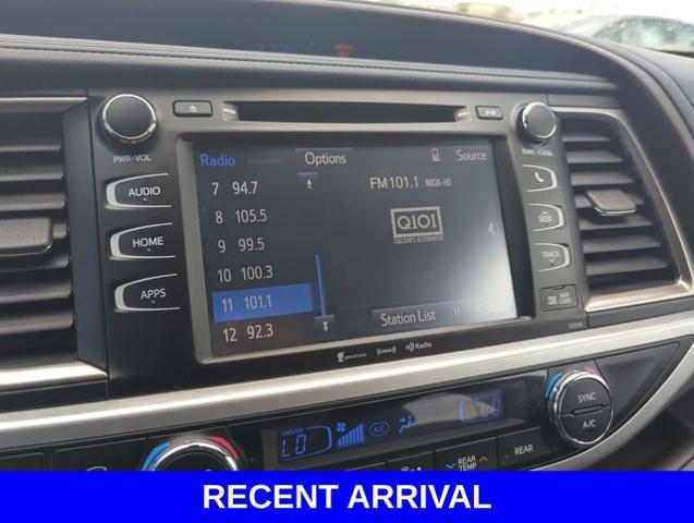 2019 Toyota Highlander Vehicle Photo in Merrillville, IN 46410
