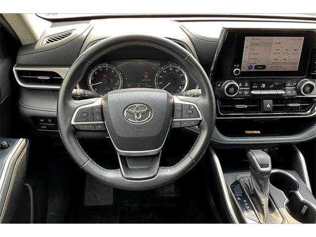 2023 Toyota Highlander Vehicle Photo in San Antonio, TX 78230