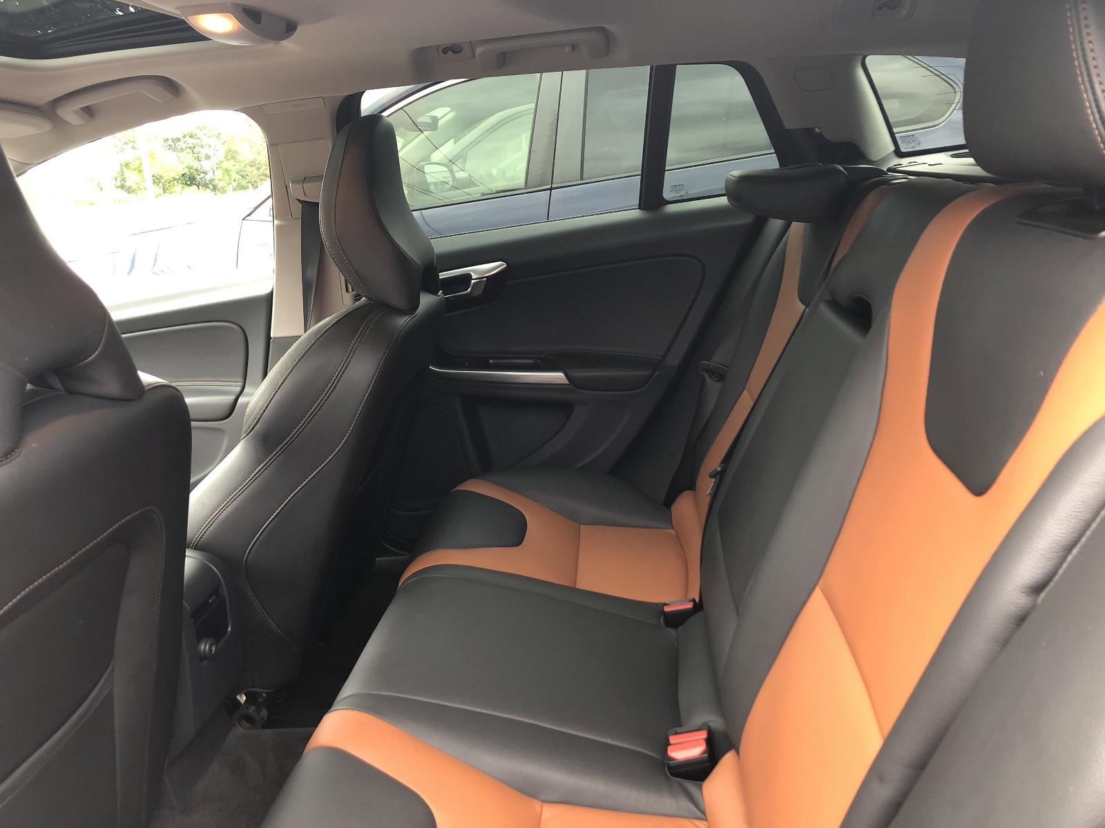 2017 Volvo V60 Cross Country Vehicle Photo in Mechanicsburg, PA 17050