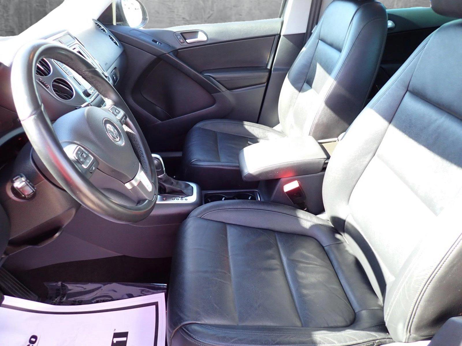 2017 Volkswagen Tiguan Vehicle Photo in DENVER, CO 80221-3610
