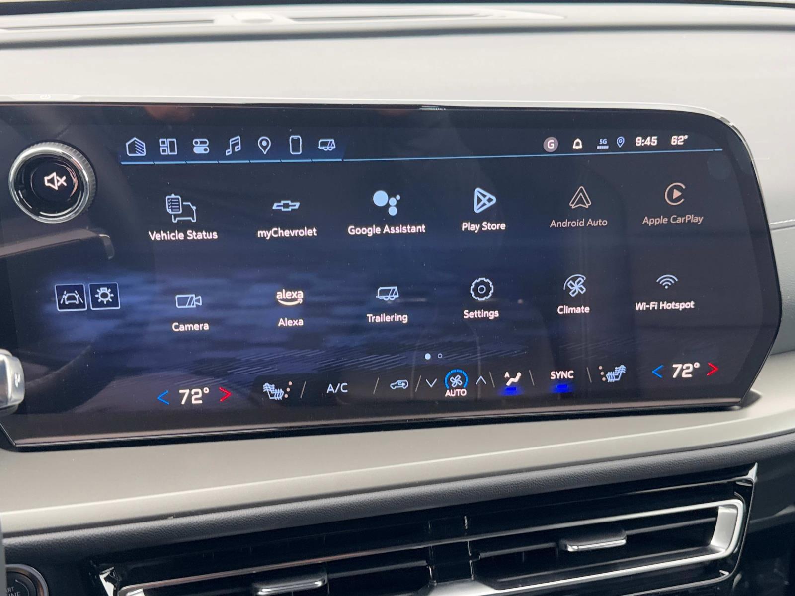 2025 Chevrolet Traverse Vehicle Photo in LOS ANGELES, CA 90007-3794