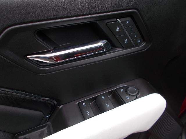 2025 GMC Canyon Vehicle Photo in LOWELL, MA 01852-4336