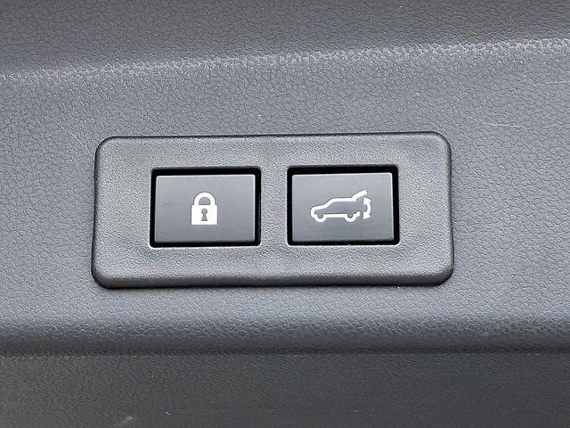 2024 Subaru Ascent Vehicle Photo in DANBURY, CT 06810-5034