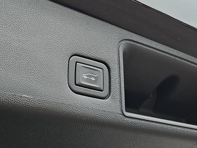 2023 GMC Terrain Vehicle Photo in TREVOSE, PA 19053-4984