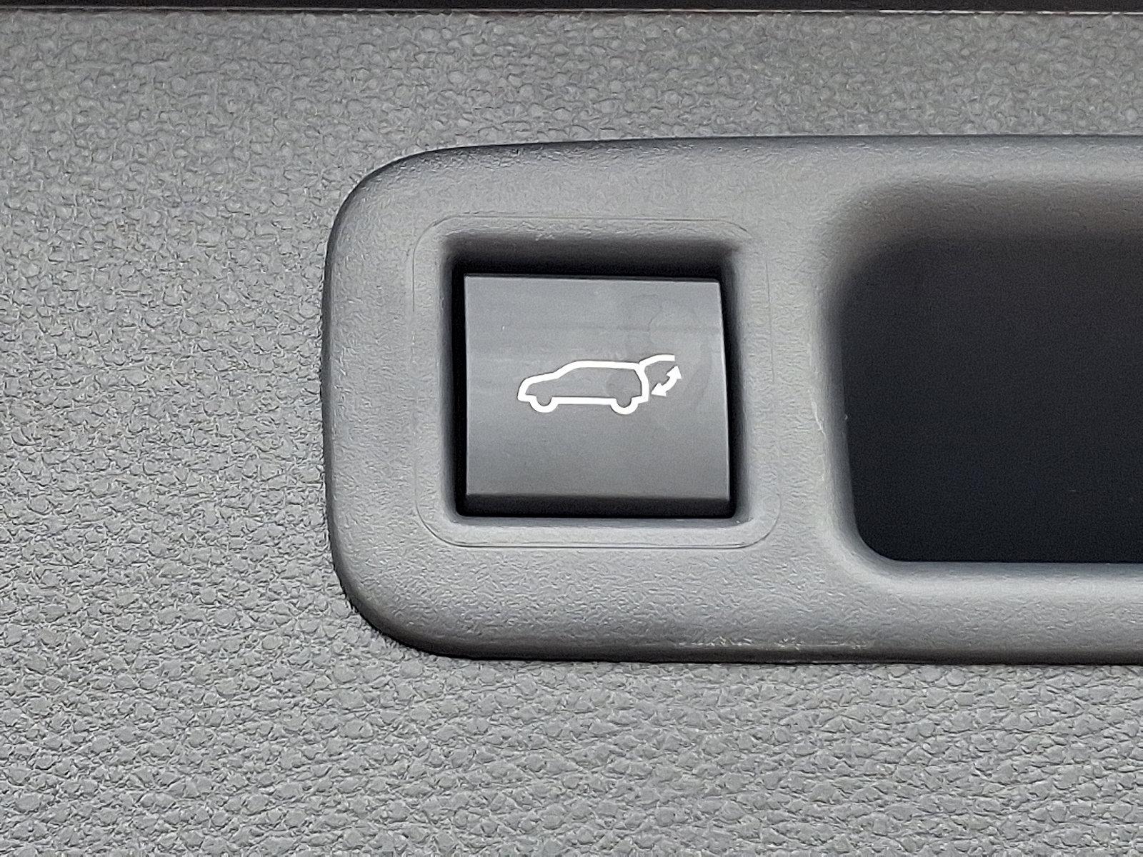 2025 Toyota Highlander Vehicle Photo in Trevose, PA 19053