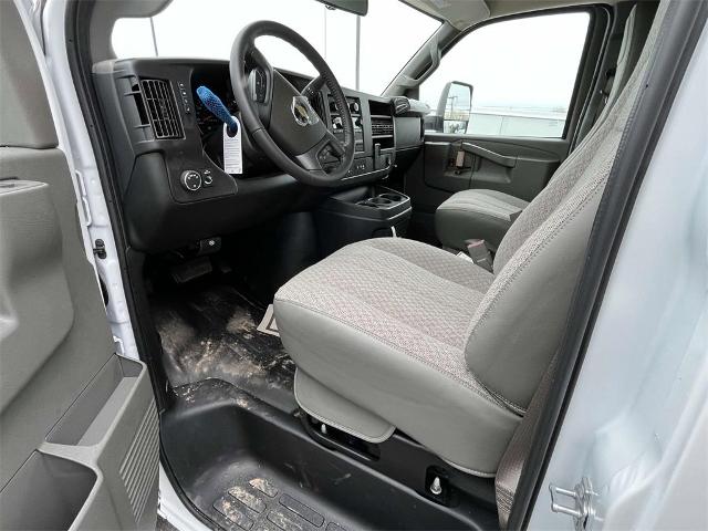 2023 Chevrolet Express Cutaway 3500 Vehicle Photo in ALCOA, TN 37701-3235