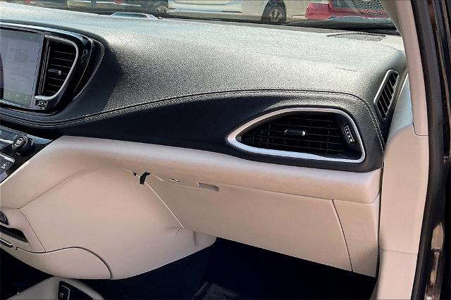 2024 Chrysler Pacifica Vehicle Photo in Grapevine, TX 76051