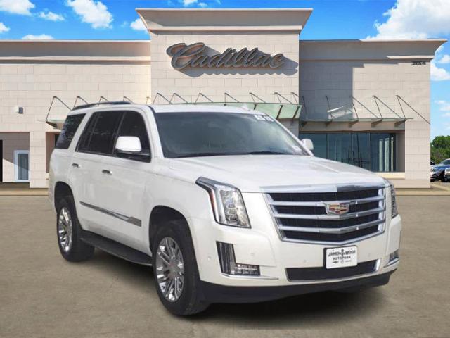 2017 Cadillac Escalade Vehicle Photo in DENTON, TX 76210-9321