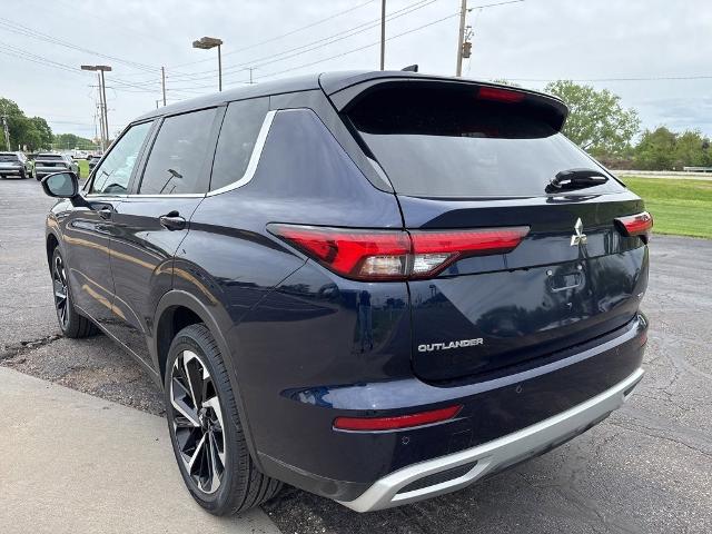 2023 Mitsubishi Outlander Vehicle Photo in MANHATTAN, KS 66502-5036