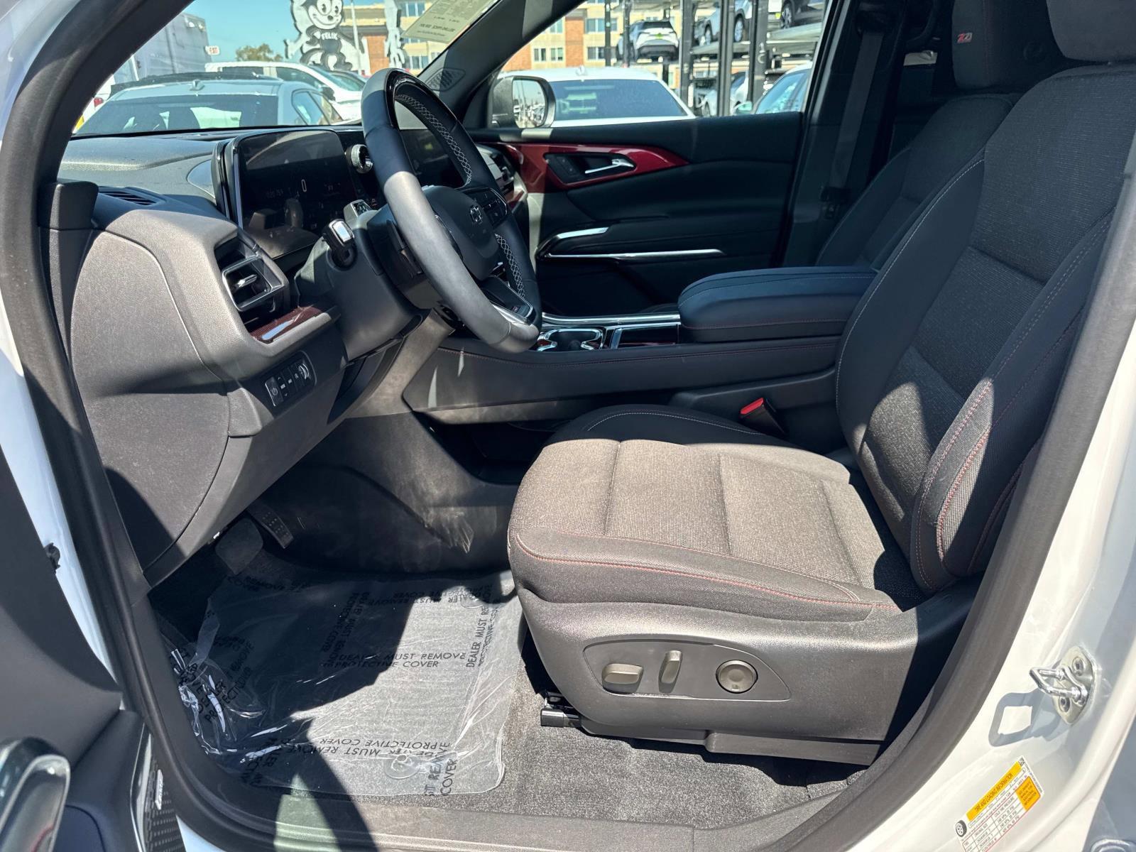 2024 Chevrolet Traverse Vehicle Photo in LOS ANGELES, CA 90007-3794
